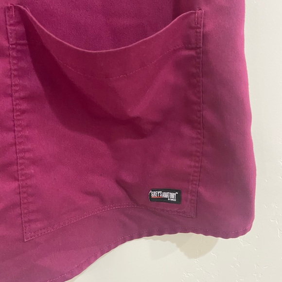 Grey’s Anatomy v-neck short sleeve scrub top - Picture 2 of 4